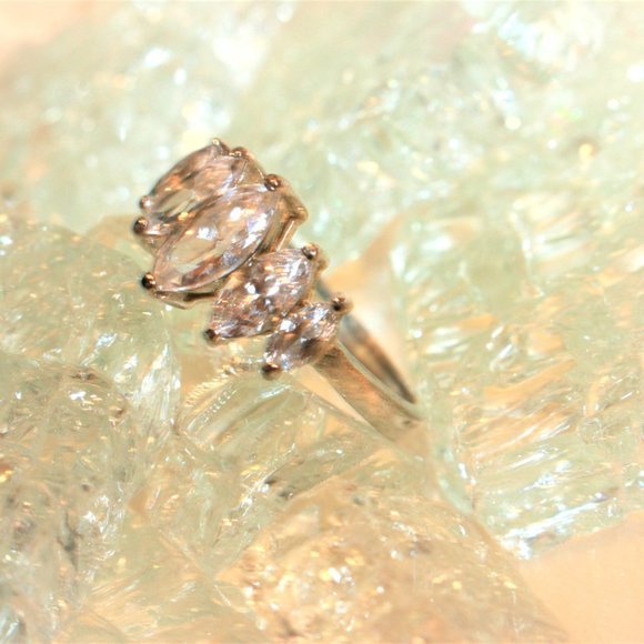 Vintage Sterling Silver Ring size 8 - Picture 4 of 8